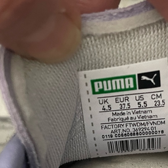 NWB PUMA SUEDE - Picture 5 of 7